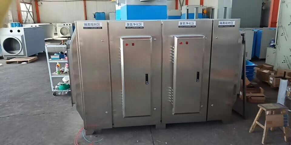 塑料制品車間廢氣處理設(shè)備無任何機(jī)械動(dòng)作，無噪音，無需專人管理和日常維護(hù)，只需作定期檢查，本設(shè)備能耗低，設(shè)備風(fēng)阻極低＜50pa,可節(jié)約大量排風(fēng)動(dòng)力能耗。