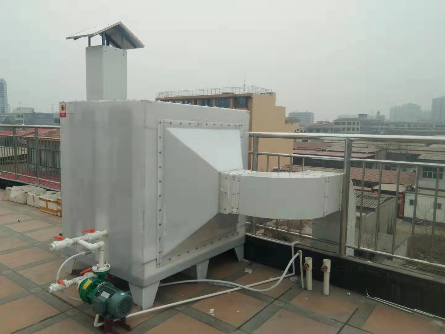 電線電纜廠廢氣異味處理采用設備方案，活性炭吸附塔,是一種經濟實用型有機廢氣的凈化與治理裝置;是一種廢氣過濾吸附異味的環保設備產品。